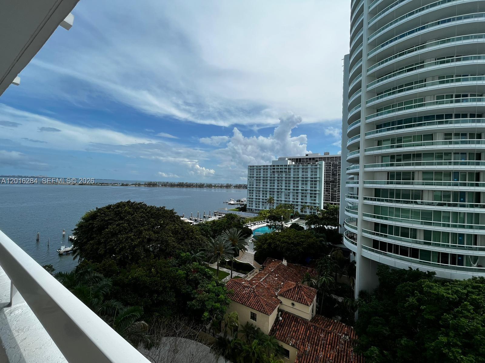 1627 Brickell Ave 1204