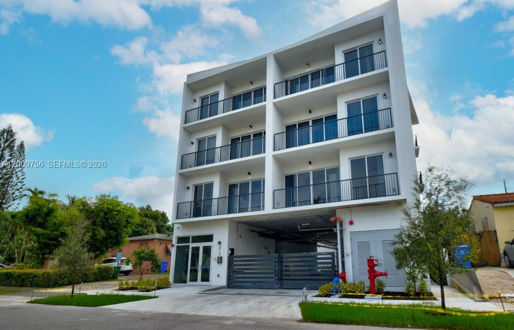 2010 SW 25th Ter 205