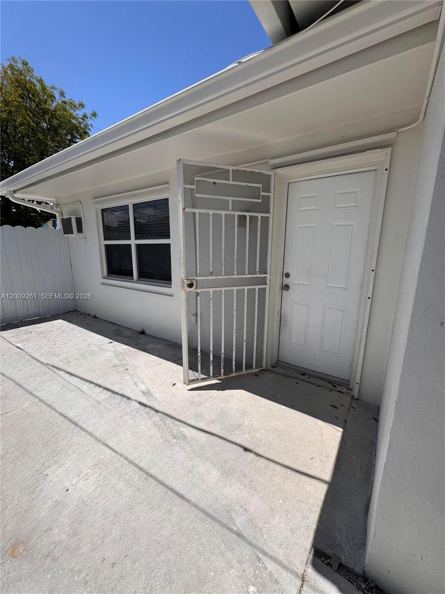 606 SW 58th Ct 1