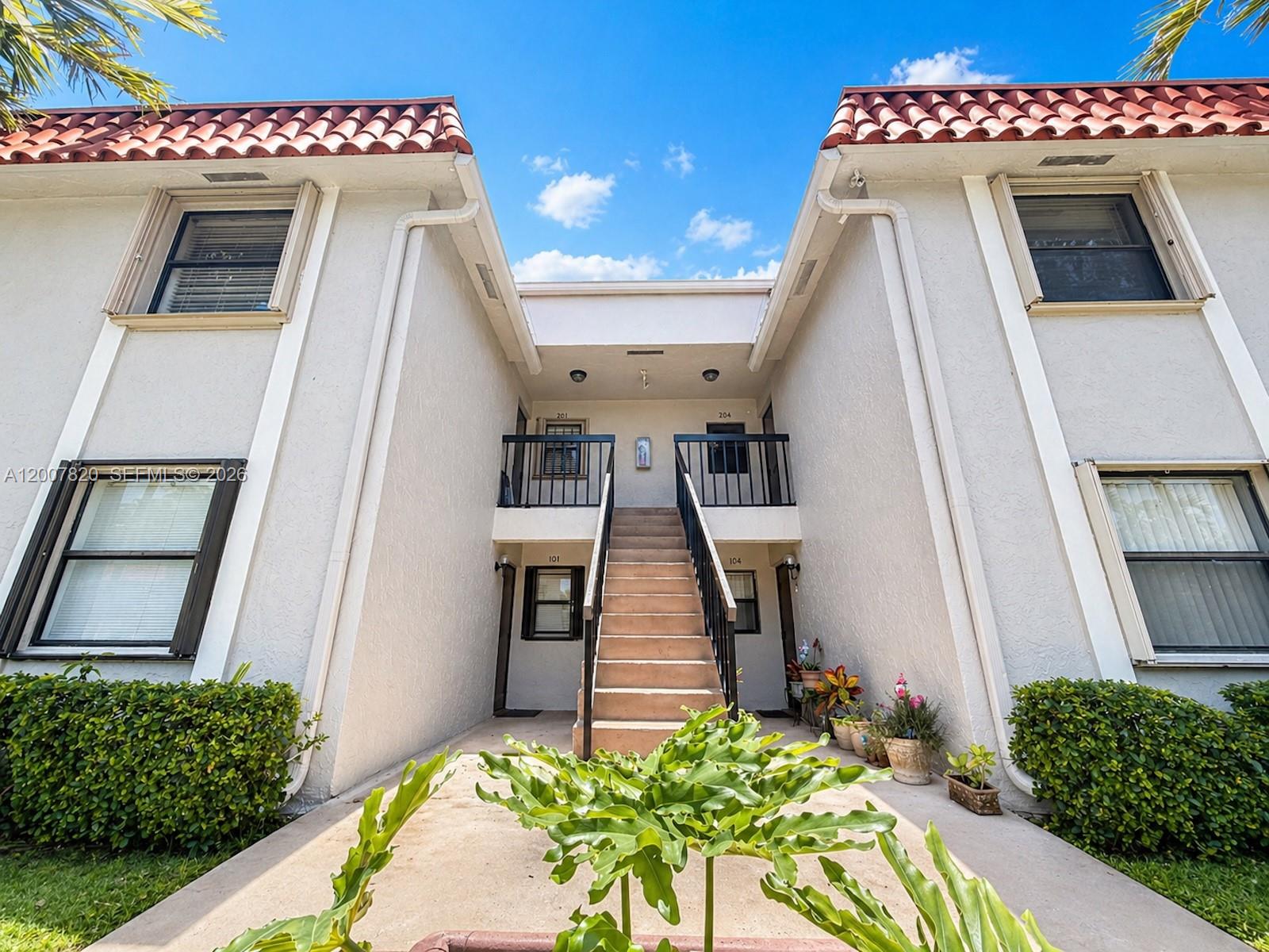 BANYAN TREE FIVE CONDO