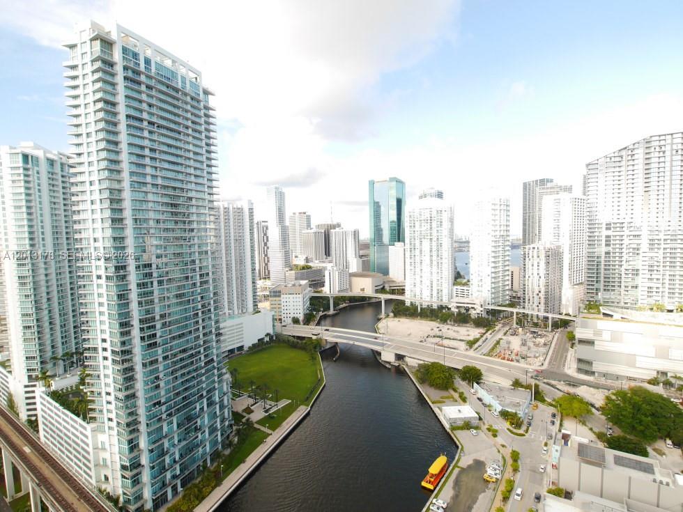 690 SW 1st Ct PHI04