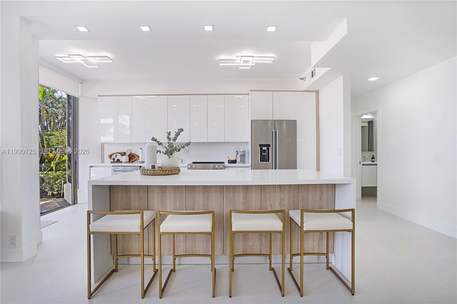 19101 Mystic Pointe Dr 111