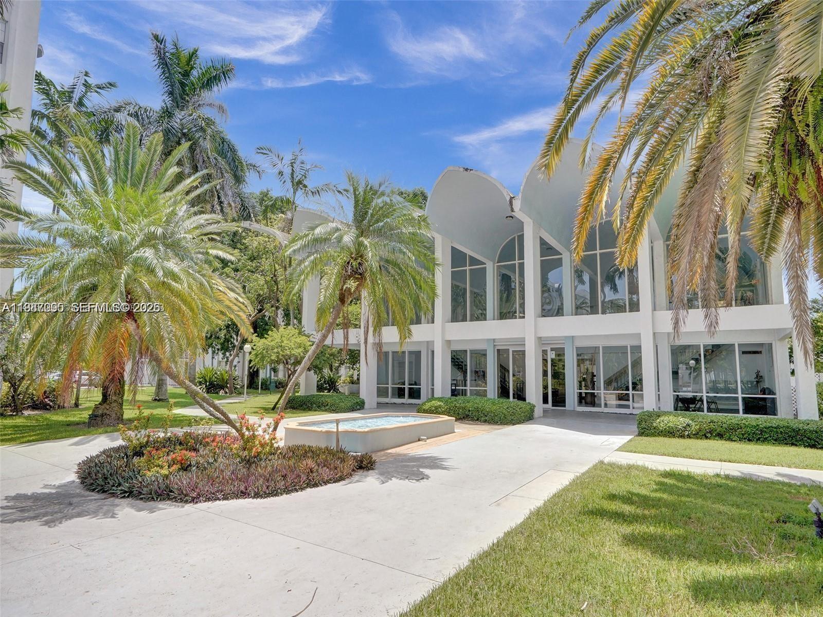 488 NW 165th St Rd B-408