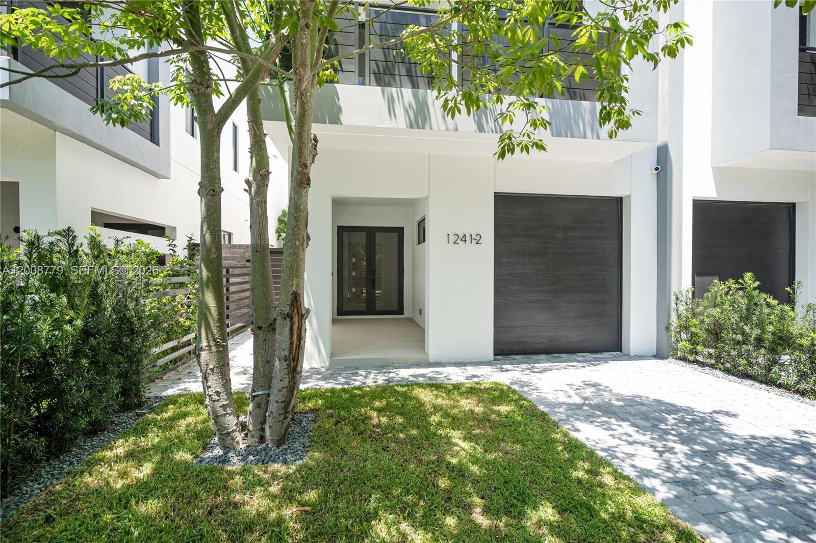 1241-2 SW 23th