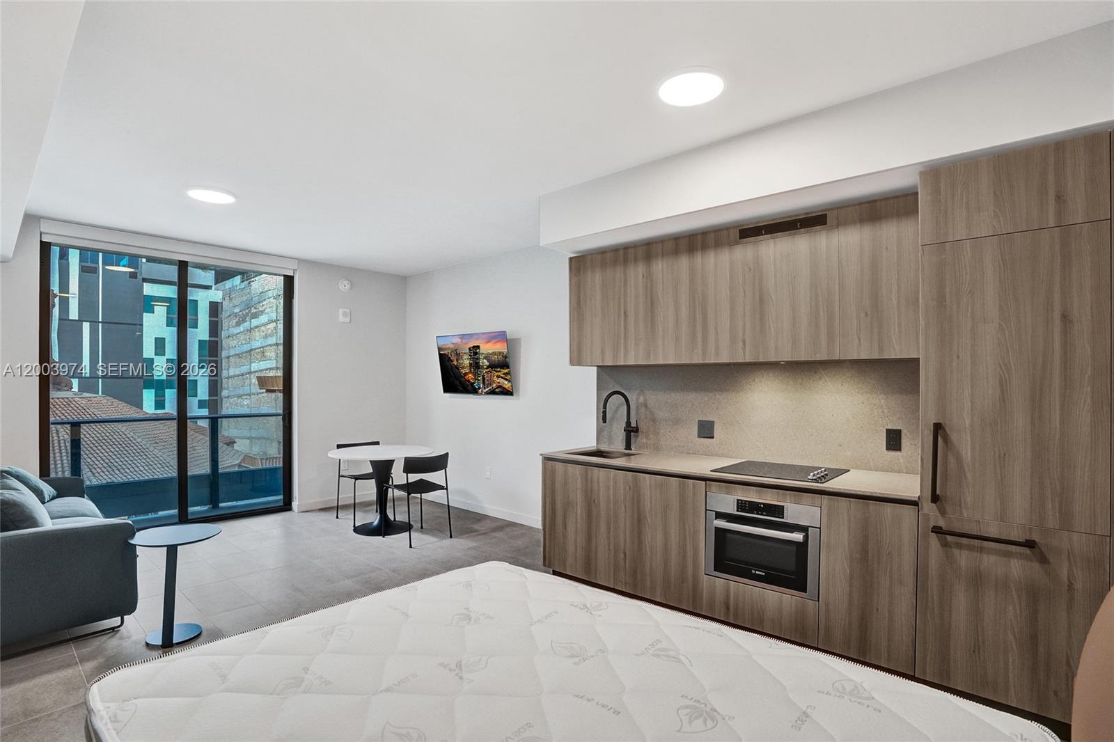 121 NE 5th Street 807