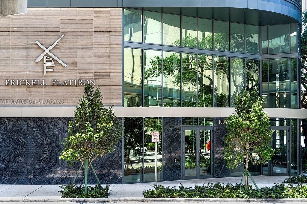 1000 Brickell Plz 2214