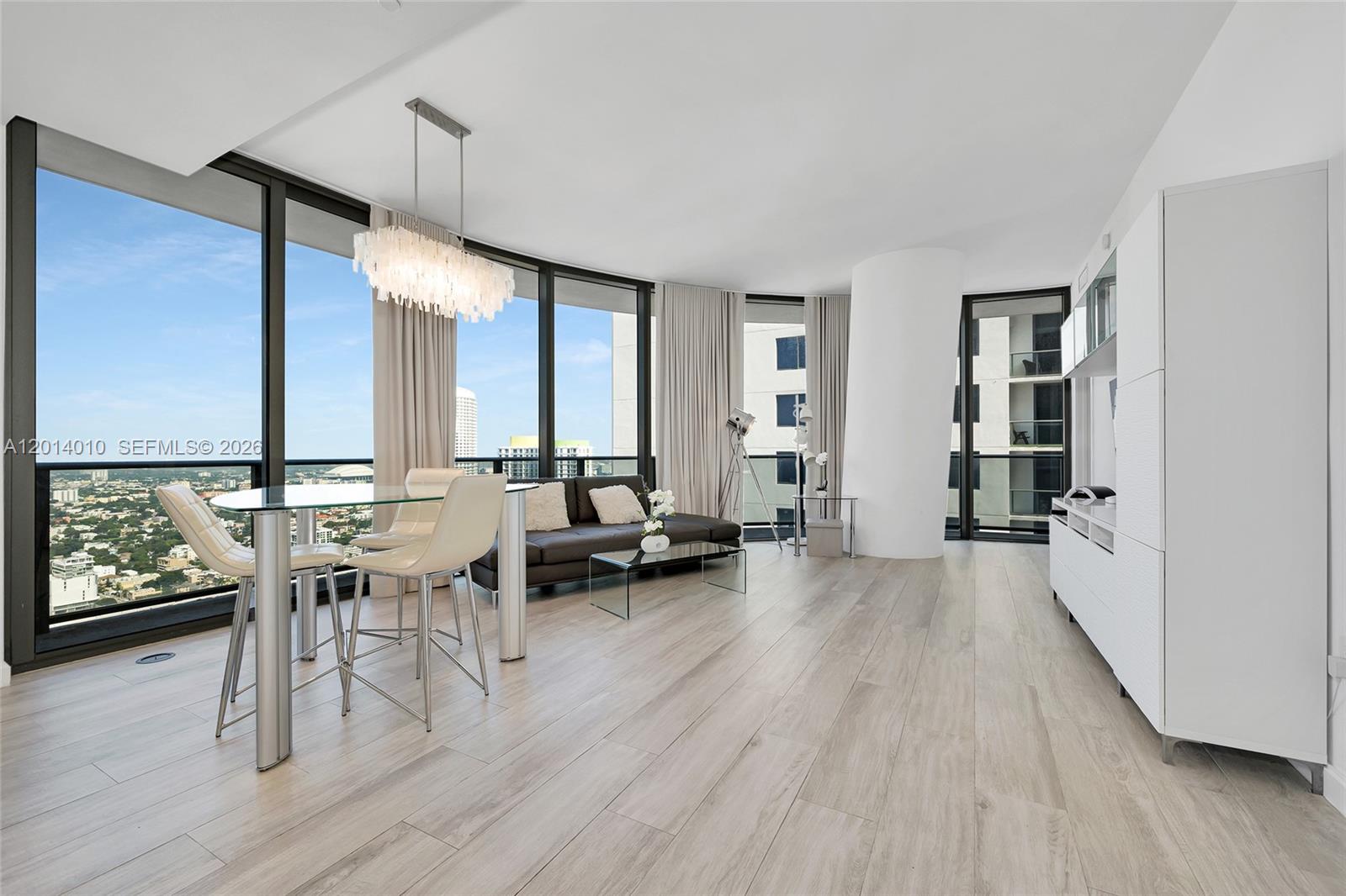55 SW 9th St 4208