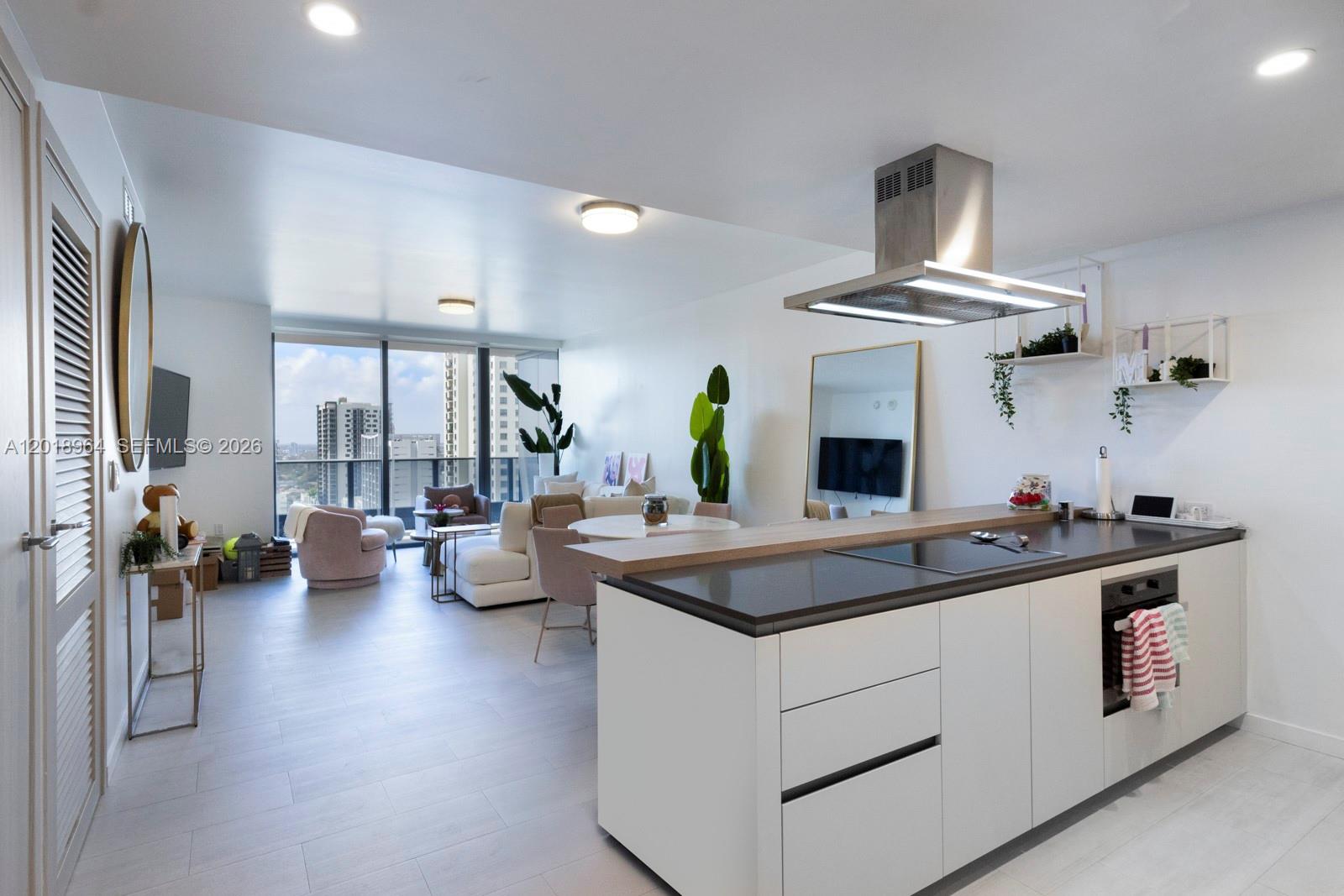 1000 Brickell Plz 2411