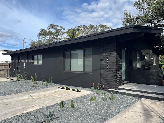 6101 NE Miami Ct 2