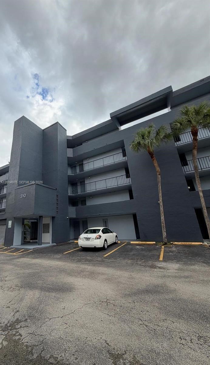 310 Fontainebleau Blvd 206