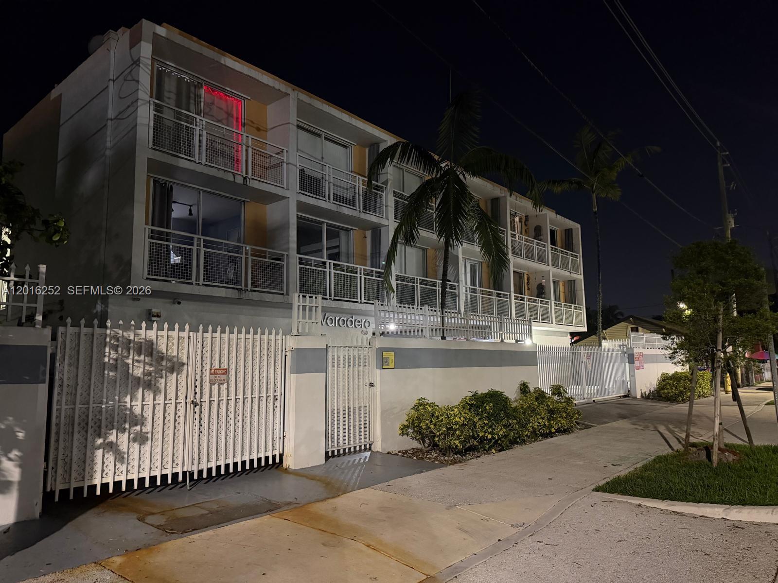 450 SW 3rd St 8